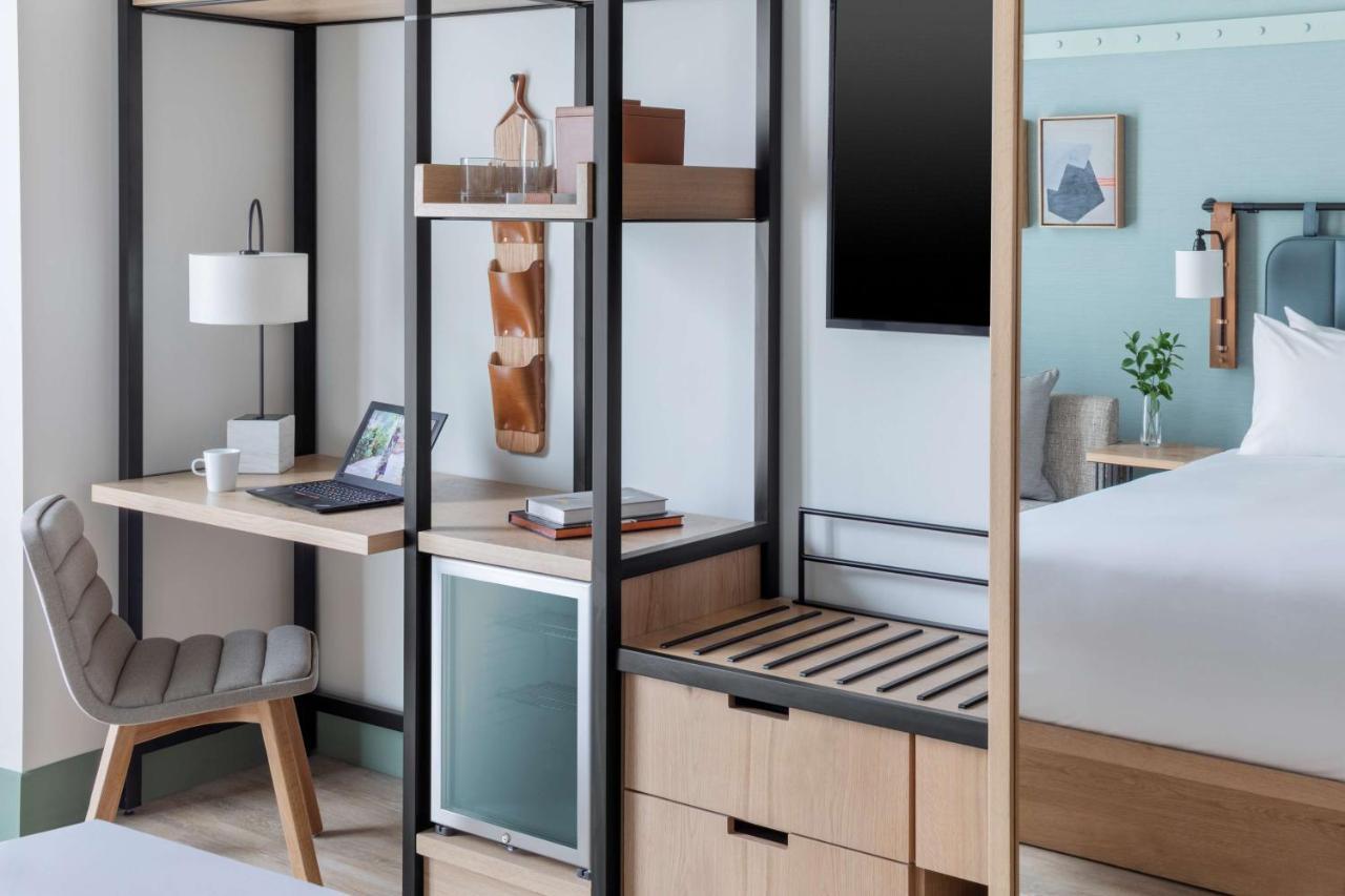 Zimmer mit 2 Queensize-Betten und Stadtblick