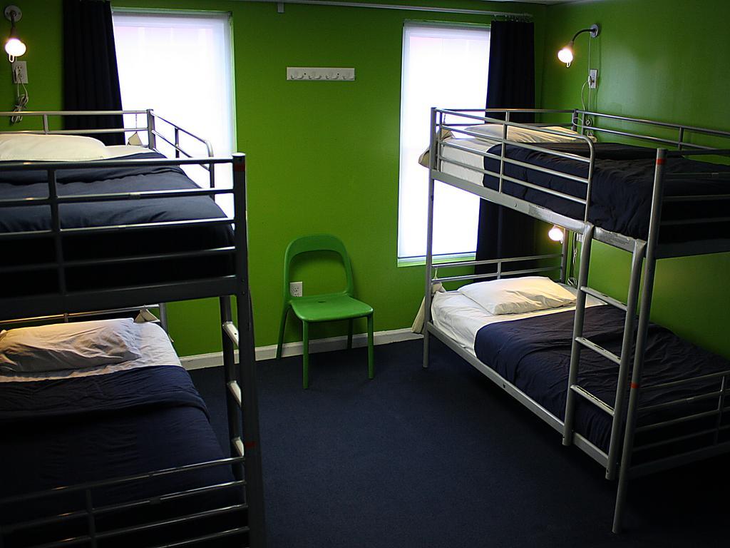 Einzelbett im Schlafsaal mit 18 Betten für Frauen