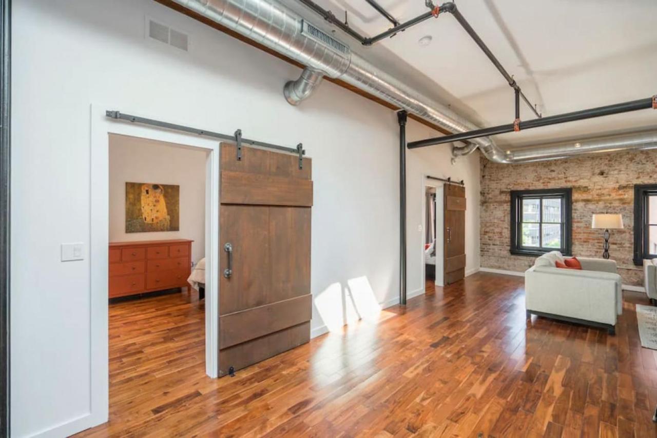 Apartment with City View