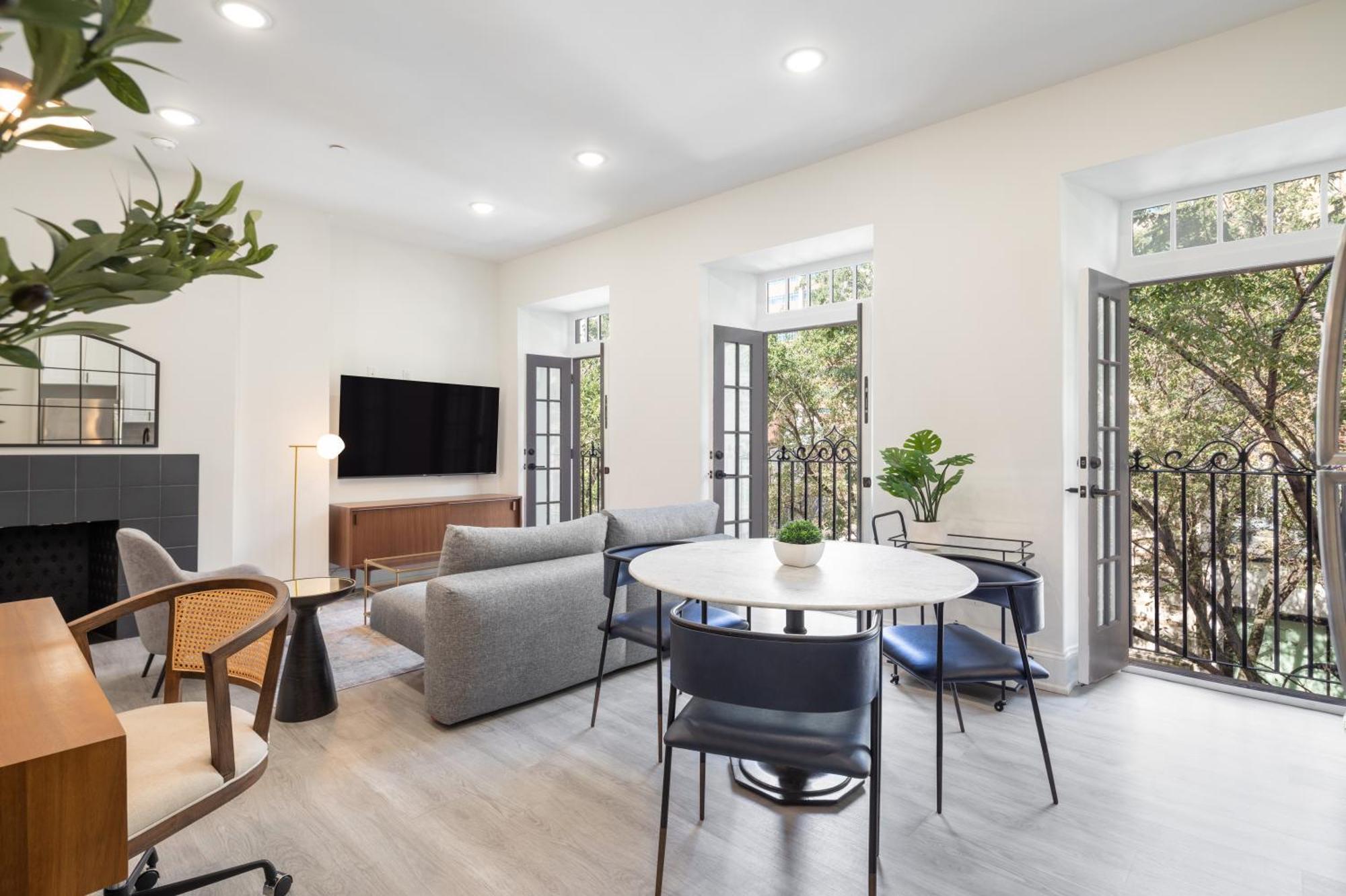 Apartment mit Balkon