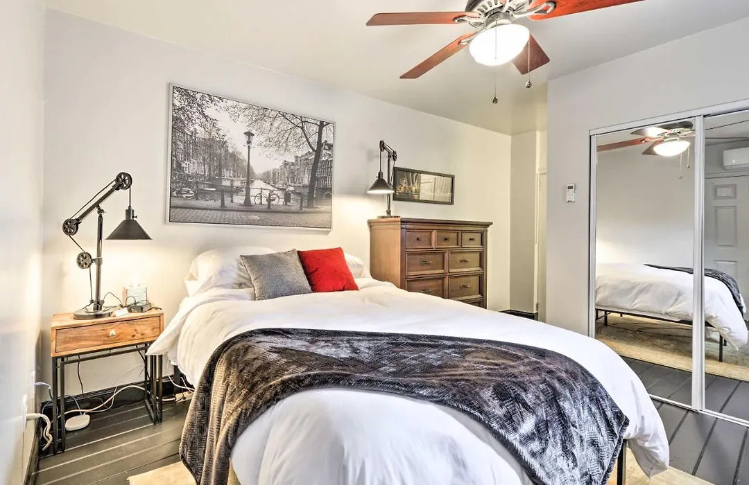 Walkable Philly Crash Pad In Coveted Passyunk!-1