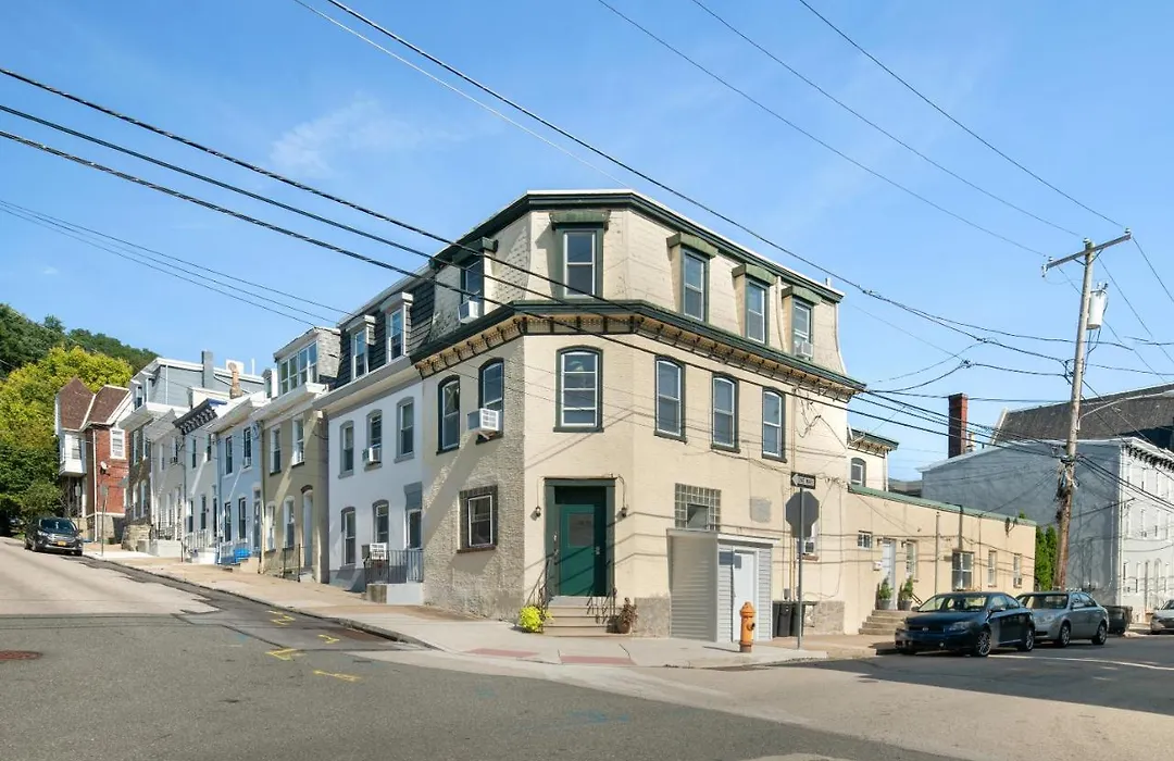 Modern Parisian Apartment In The Heart Of Manayunk-1