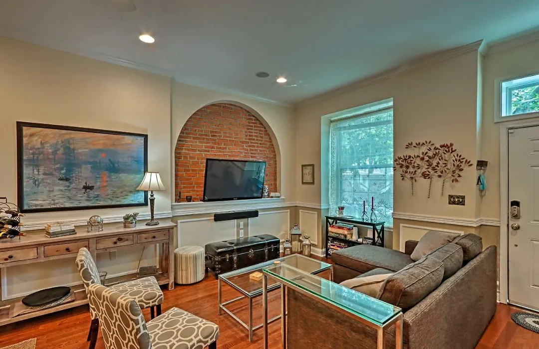 Elegant And Historic Townhome Near Dtwn Philly-1