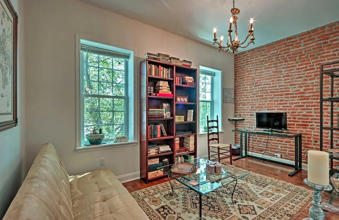 Elegant And Historic Townhome Near Dtwn Philly-1