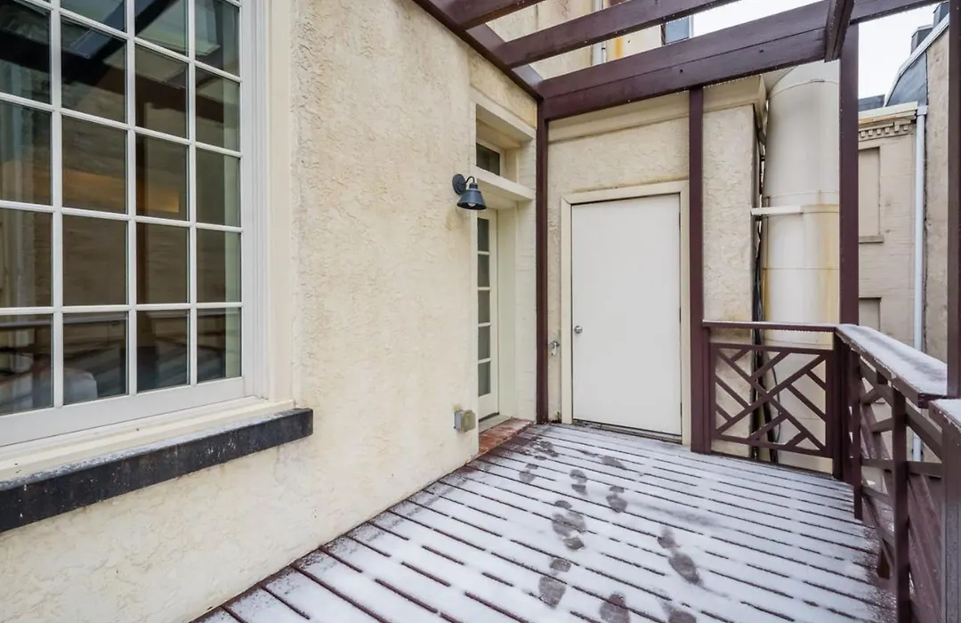 Gorgeous Old City Penthouse Wprivate Roof Deck-1
