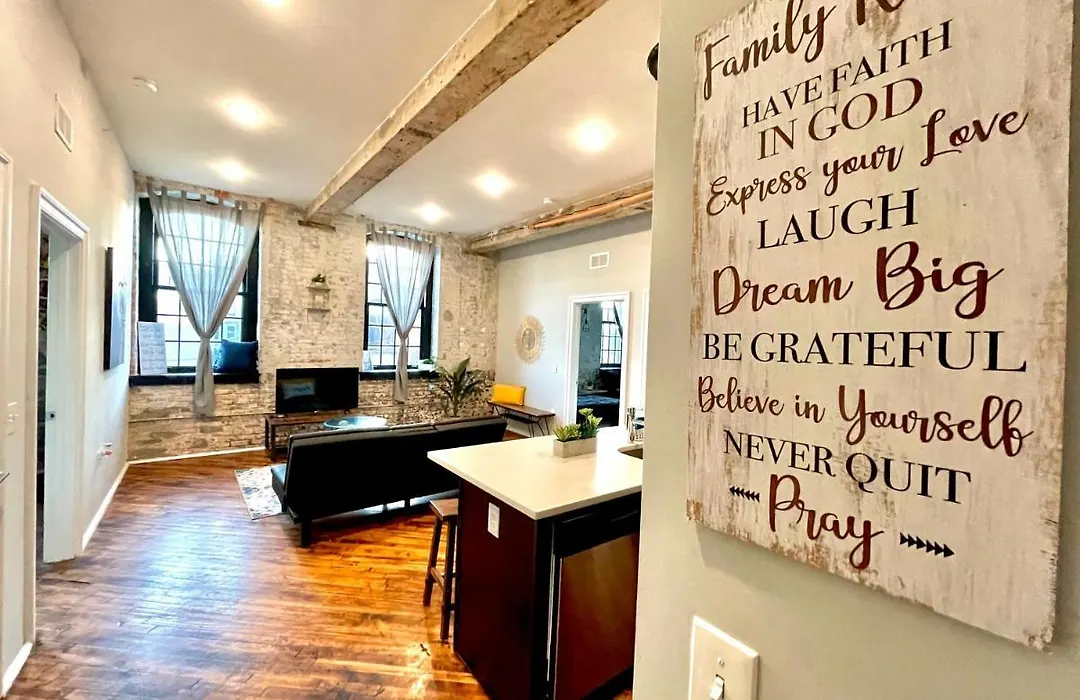 Beautiful Rustic Loft. Minutes From Phl Airport-1