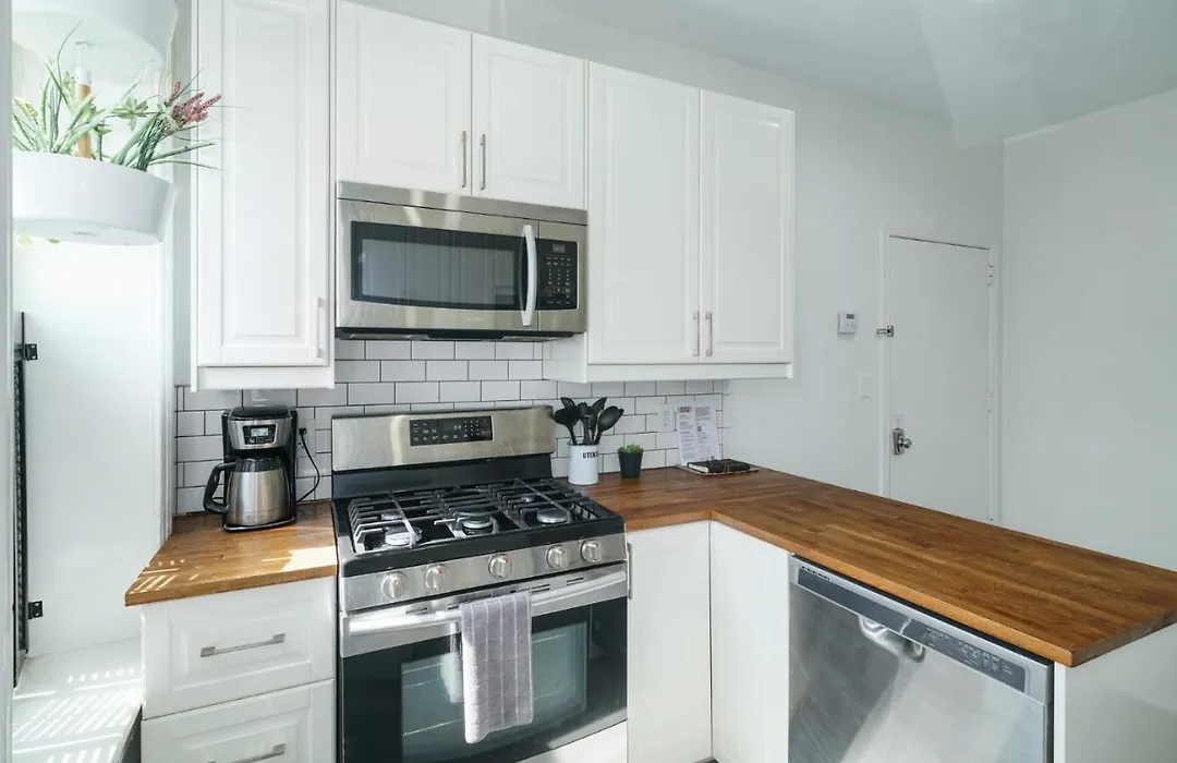 Bright Row House In Manayunk-1