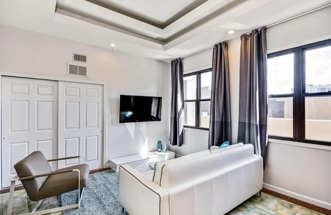 The Spot Just Steps Away From Reading Terminal 2Bd Apartment-1