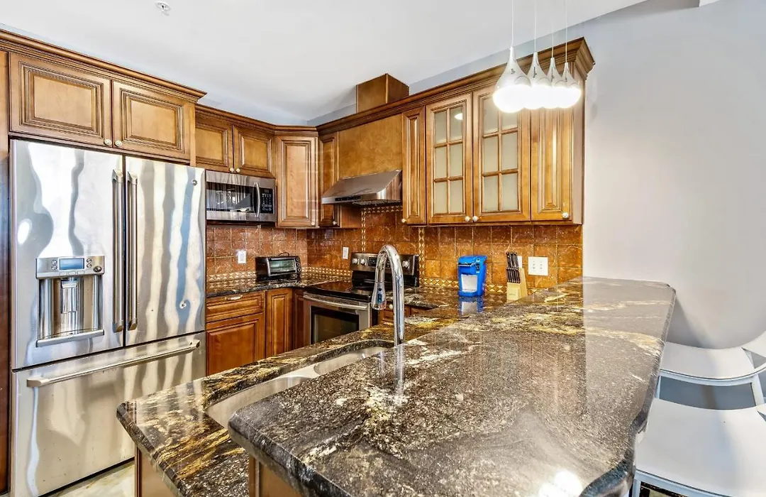 The Gem - Stylish Penthouse With A Private Deck-1