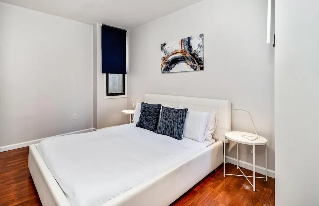 The Blue Wall 2Bd Apartment With Excellent Location-1