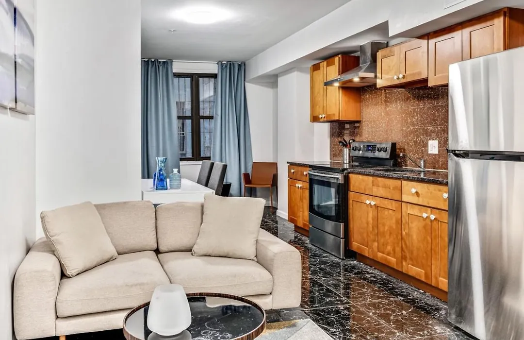 Cozy 1Bd Steps Away From Convention Center-1