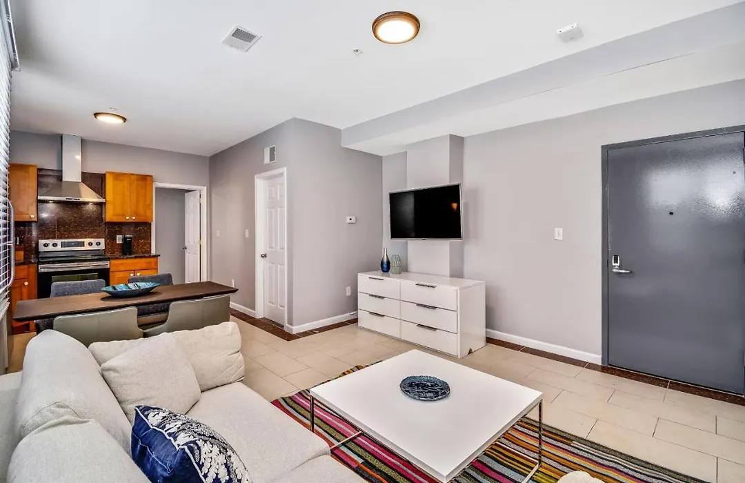 The Vacation Spot! 2Bd Apartment Steps Away From The Convention Center-1