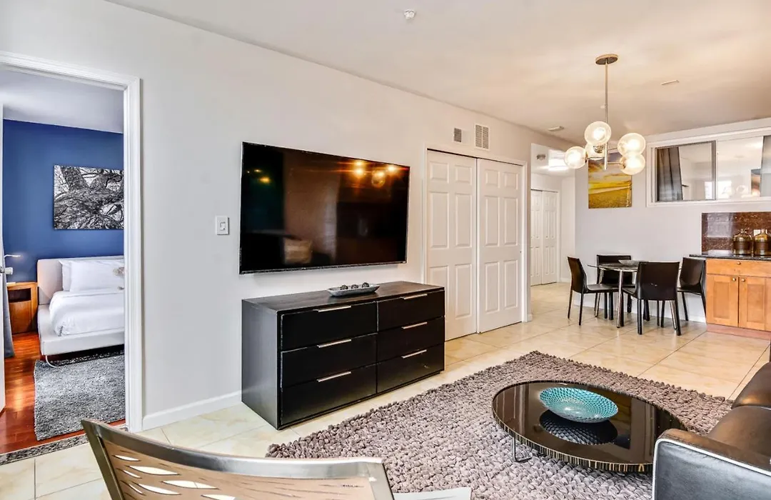 Gorgeous 2Bd Next To The Convention Center And Reading Terminal-1