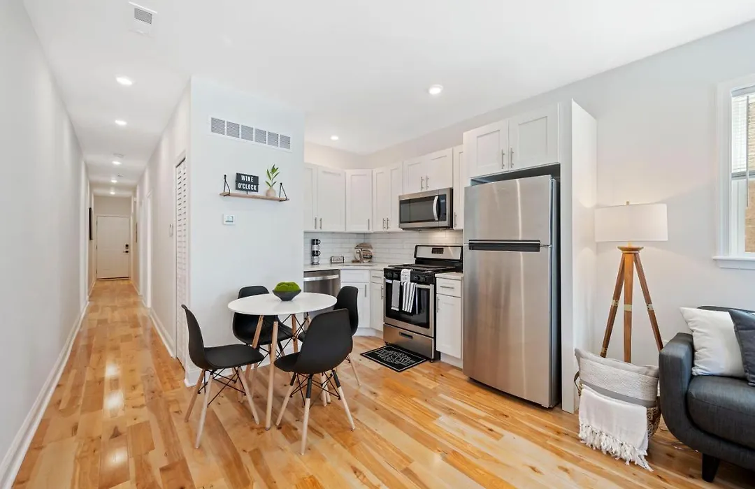 Lovely 2Bedroom With Walkout Deck!-1