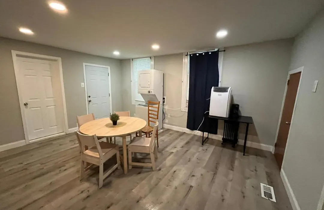 Entire House With 3 Bedrooms Near Train Station-1