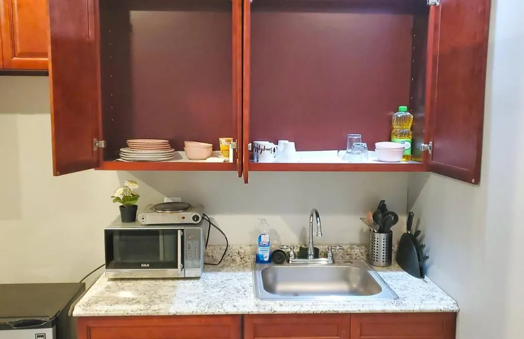 1St Floor Studio Near Airport With Small Kitchenette-1