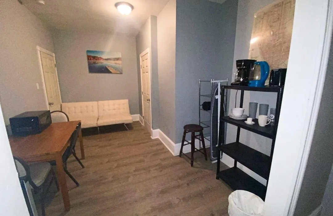 Pet Friendly Budget Apartment Near Roosevelt Boulevard-1