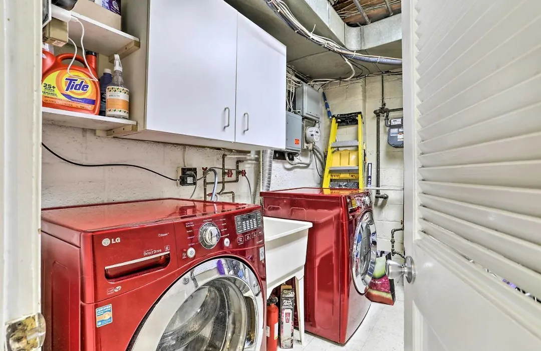 Central Philly Townhome With Patio And City Views!-1
