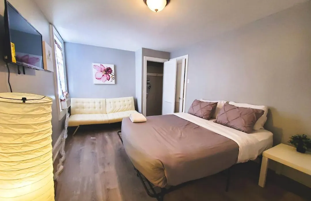 3 Bedroom Pet Friendly Unit With Small Kitchenette-1