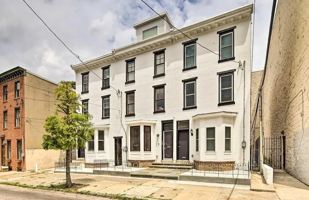 Upscale And Unique Townhome In University City!-1