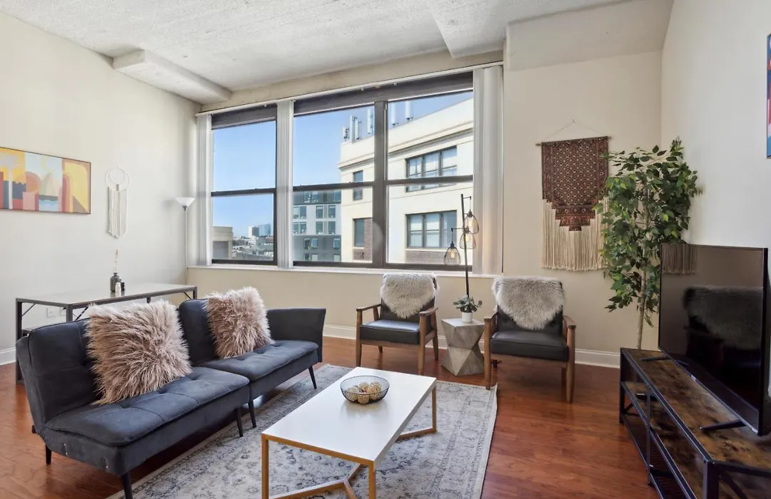 Sleeps 4! 2Br, Gym, Paid Parking, Close To Major Attractions-1