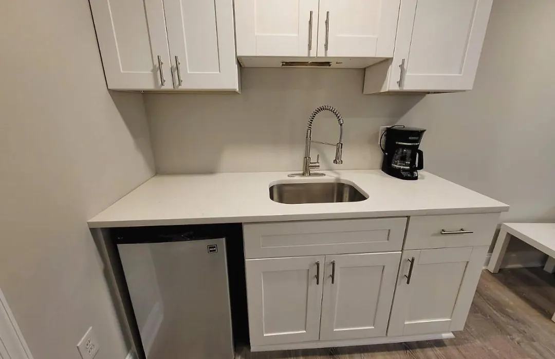 First Floor Studio 6 Mins From Downtown-1