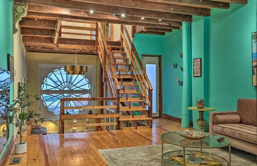 Cozy Philadelphia Townhome Walk To Upenn!-1
