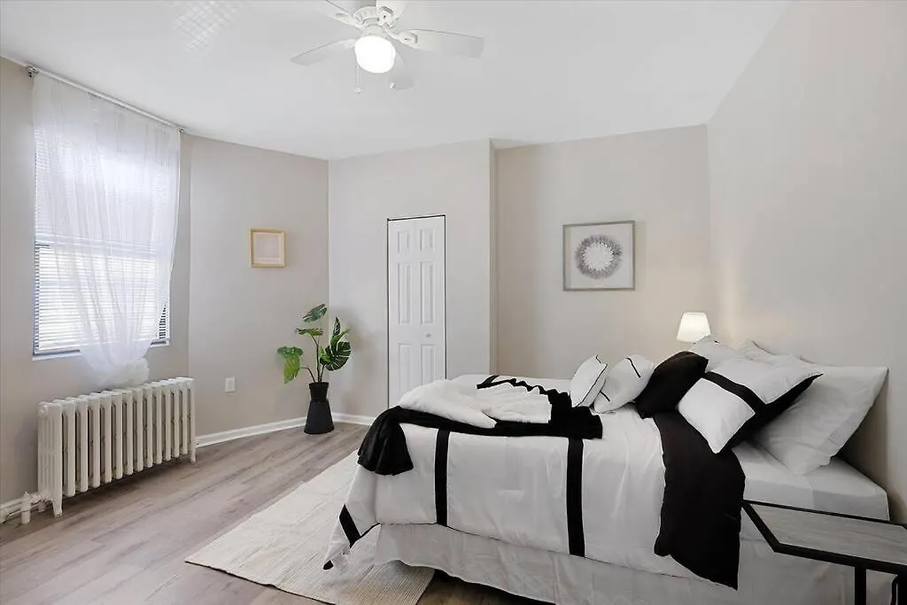 Wonderful 2-Br Apartment Near Metro, Shops & Stadiums-1