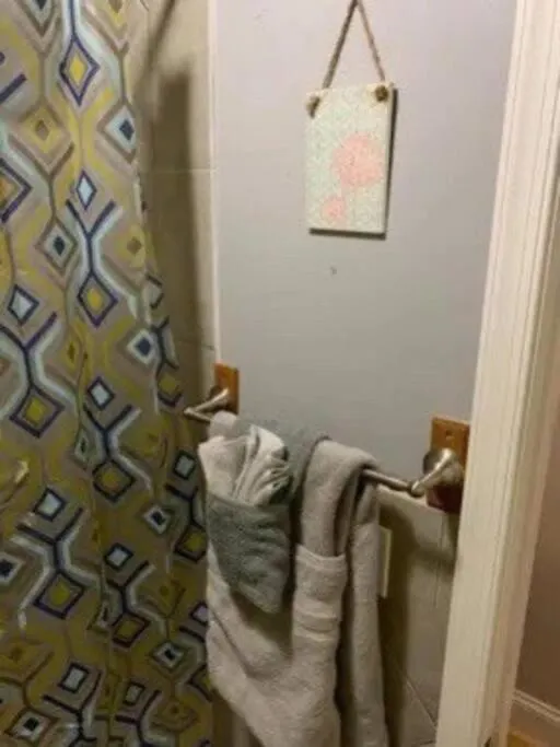 Spacious 2Bed/1 Bath --1