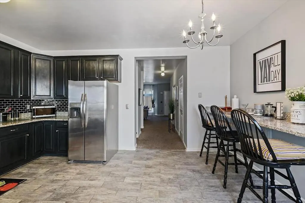 Massive Private Townhouse 2 Mins From Everything!-1