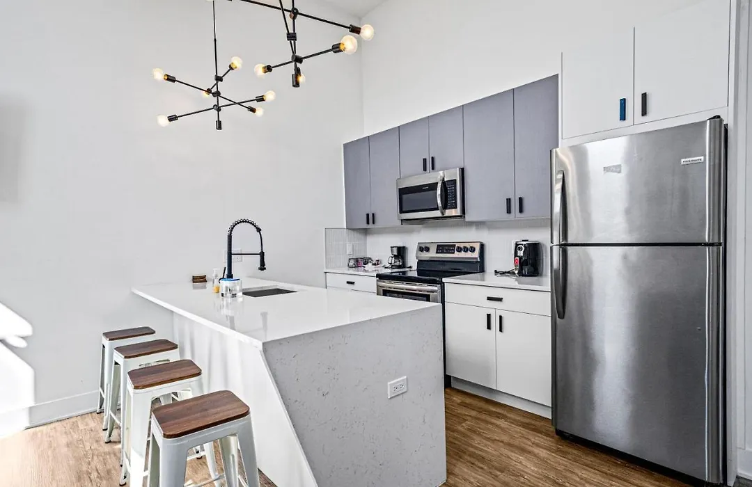 1-Bedroom Luxury Loft Private Parking Ev Charger-1