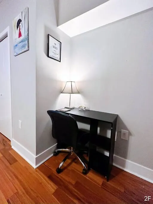 Renovated Private 1B/1B W/ Kitchen-1