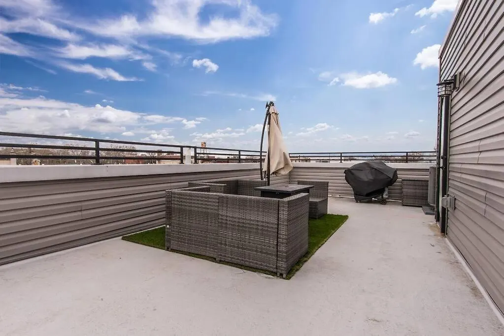 New 3Br/2Ba & Rooftop W/ Firepit-1