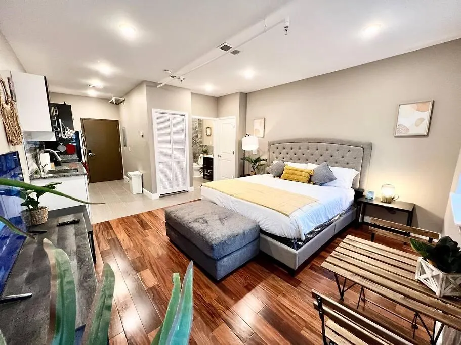 508 Urban Lifestyle King Bed Apt In Center City-1