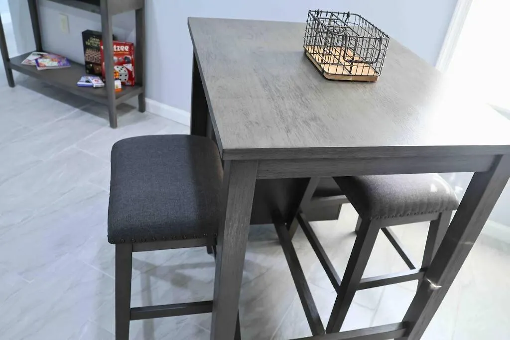 Modern Phl 2Bdrm/1Bath Full Unit-1