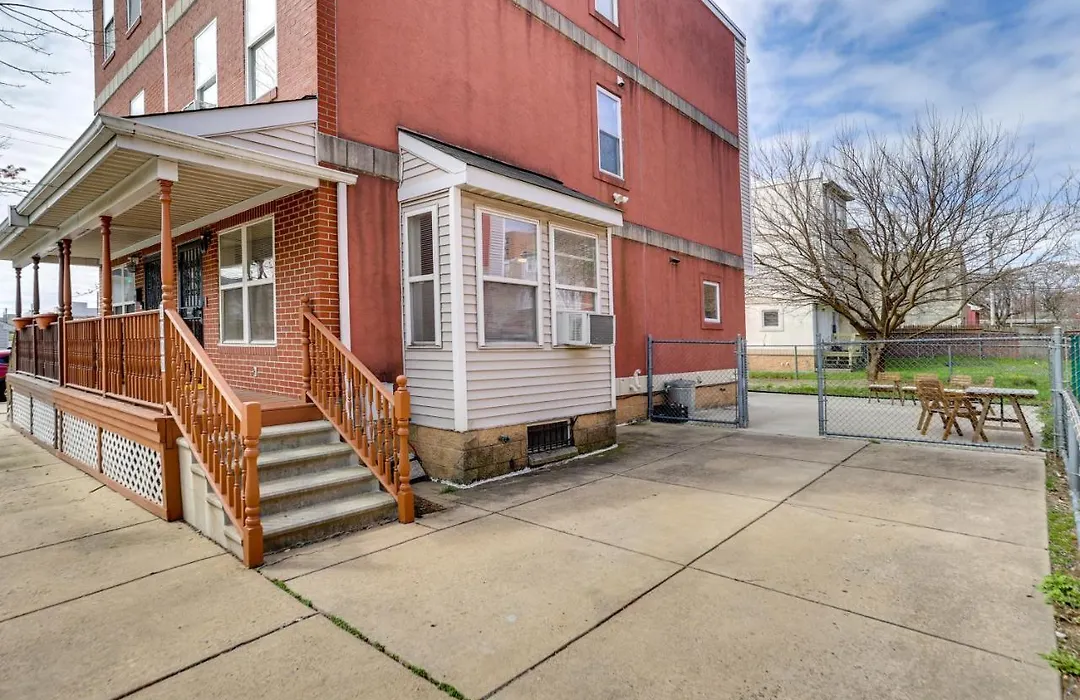 Pet-Friendly Vacation Rental Near Center City!-1