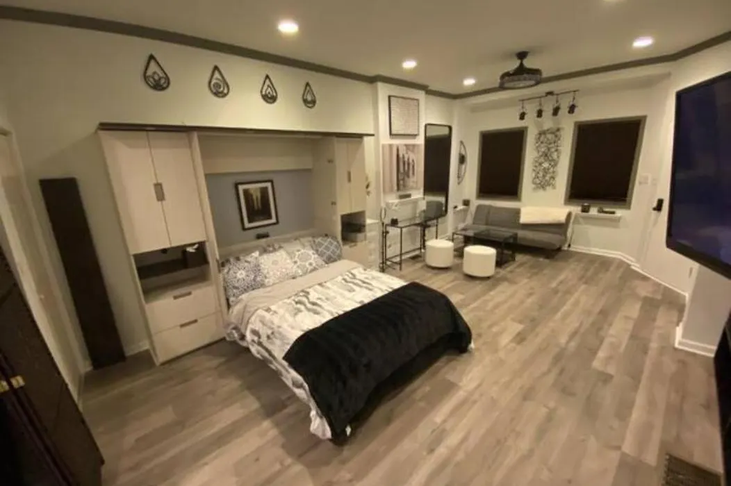 Studio W Full Kitchen Fast Wifi 60 Inch Tv-1