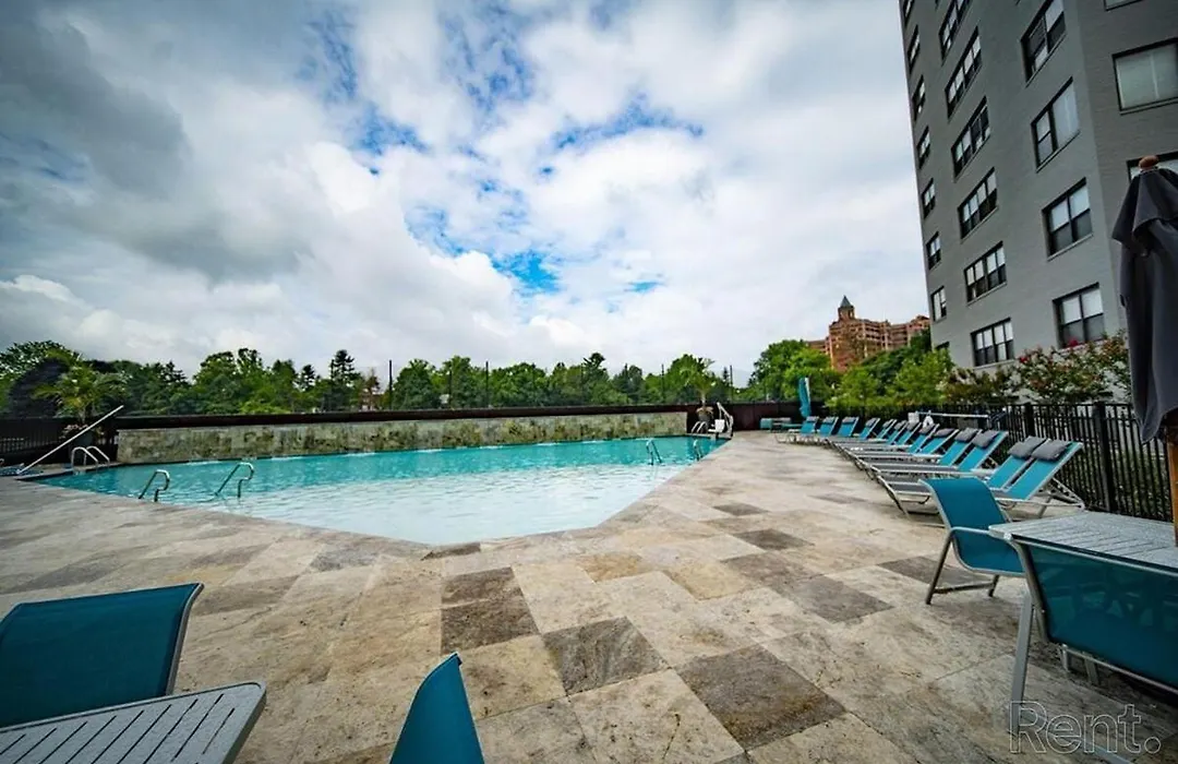 Stunning 2Br Pool Gym Parking-1