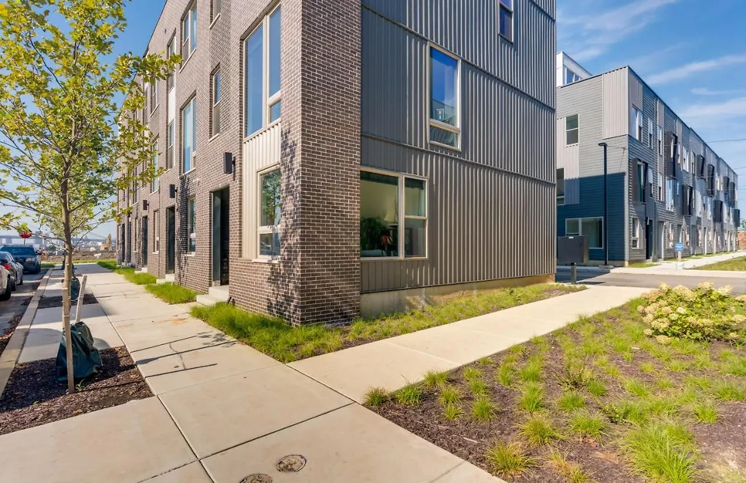 Private Rooftop With Cold Plunge Modern Townhome-1