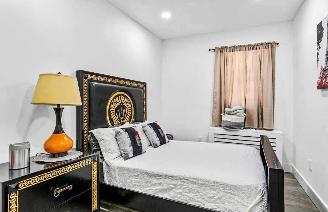 Stunning Tacony 2Bd - Private Parking-1