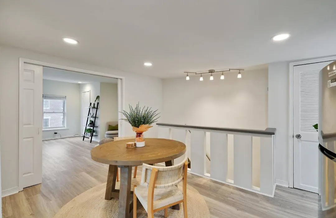 King Suite Luxurious, Modern Couple Retreat-1