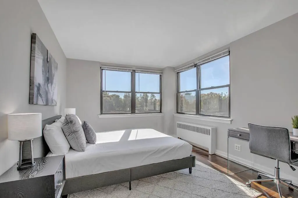 Cozy Furnished 2Br Apartment With Gym, Pool-1