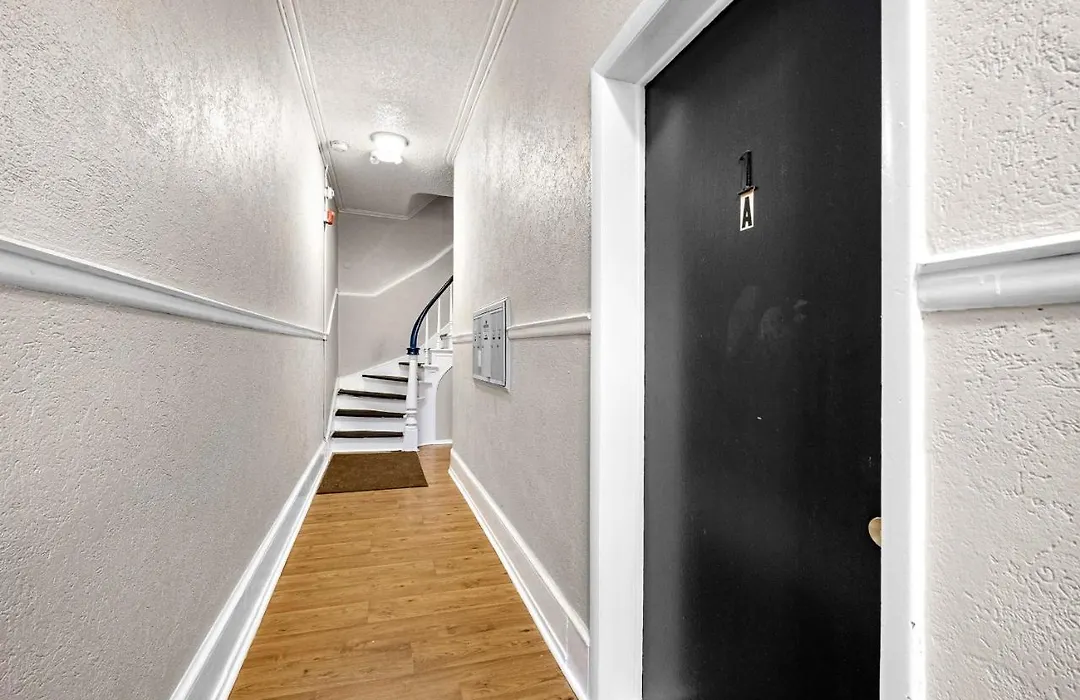Boutique 1Br W Unique Charm-1