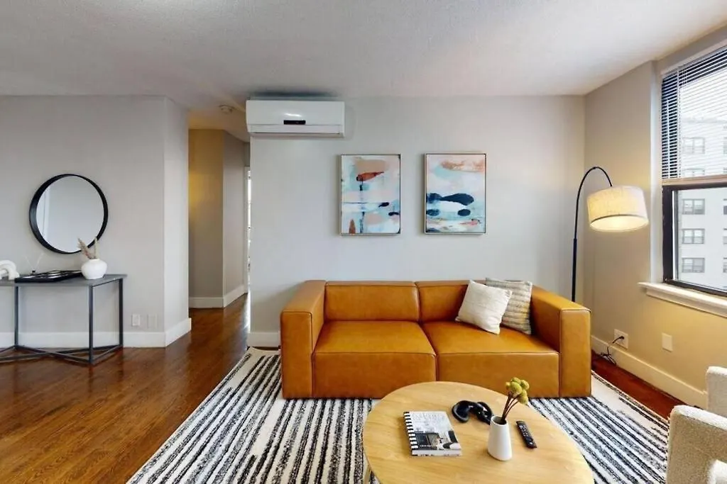 Comfy 2Br, Pool, Gym, Parking*-1