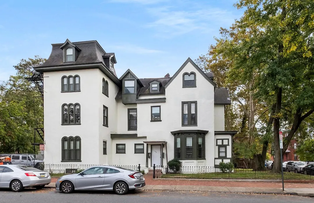 Spacious 2Br In Univ City-1