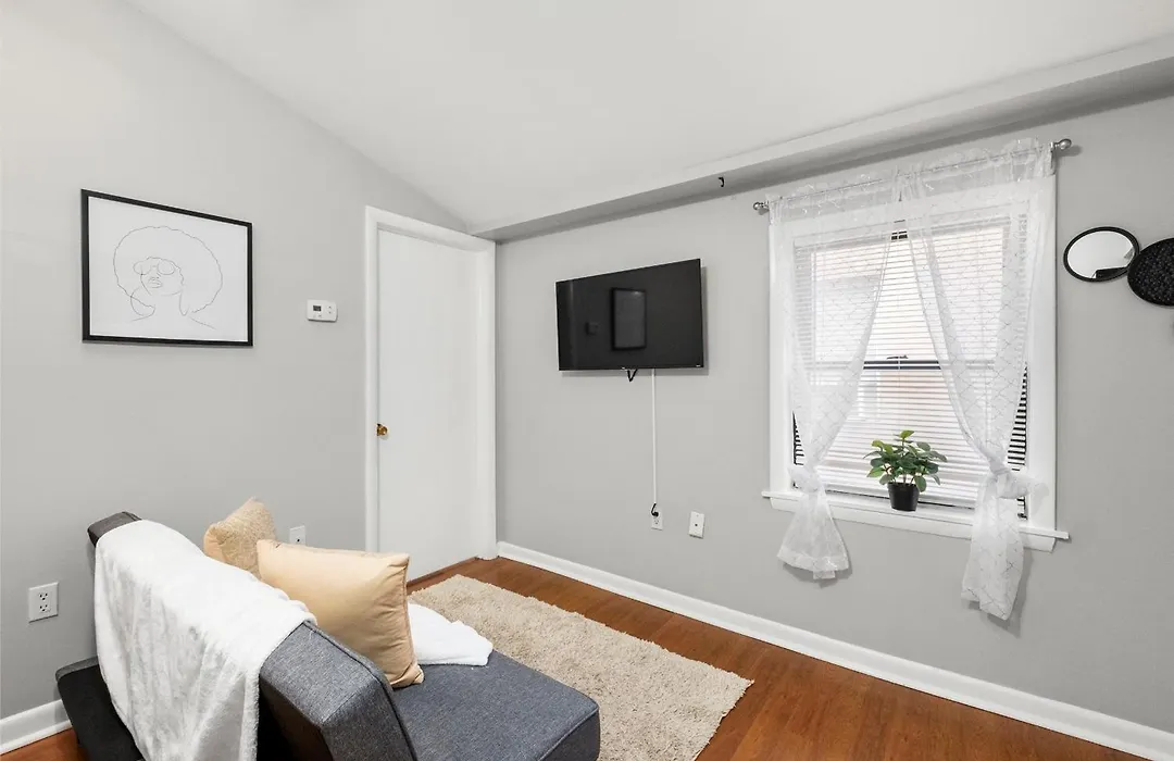 Contemporary 1Br Urban Retreat-1