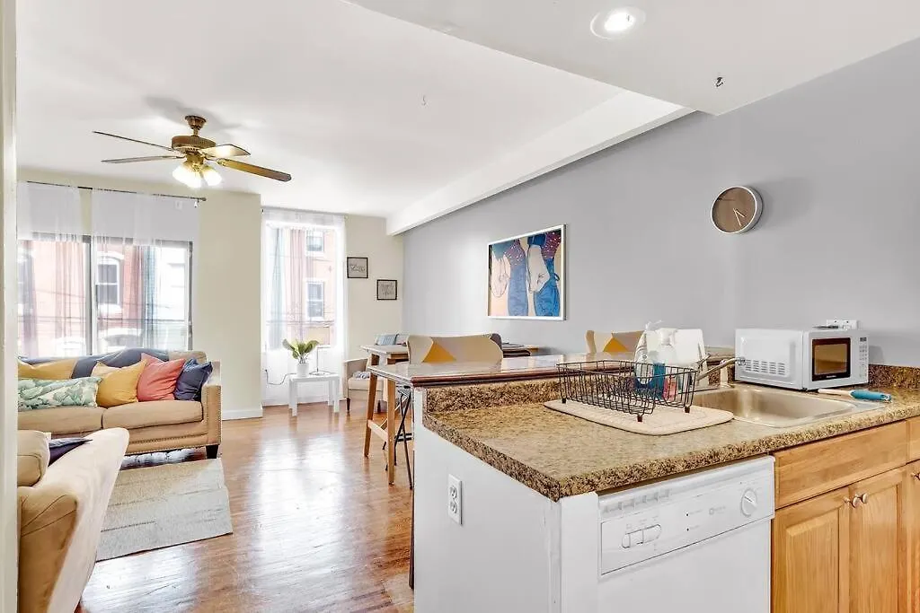 Stunning Unit By Rittenhouse & Grad Hospital-1