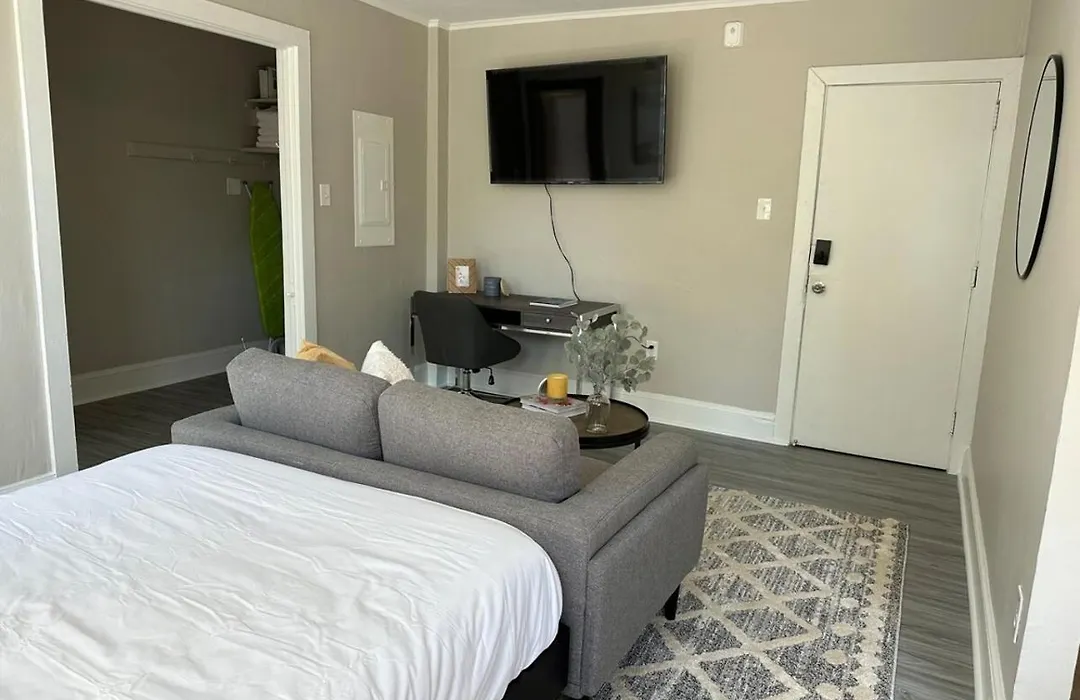 Lennox B401 Peaceful & Perfect Studio Apt-1