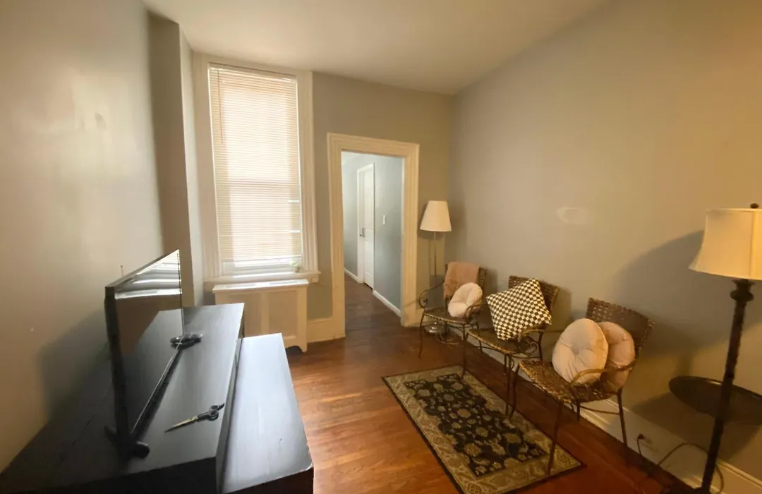 Clover 2900 - Apartment And Rooms With Private Bathroom Near Washington Ave South Philly-1