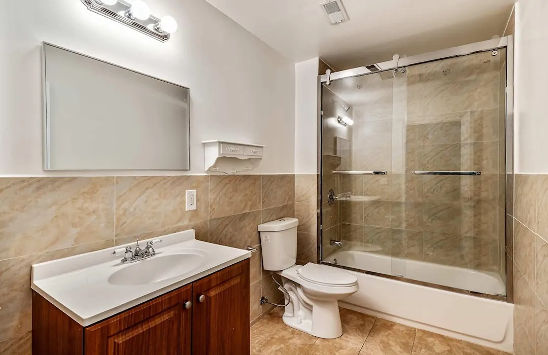 Lovely 2Bd Apt Steps From The Convention Center-1